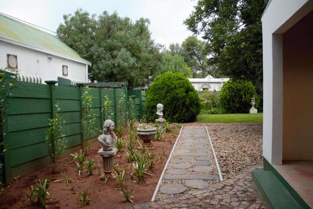 Gardens at Lockerbie Lodge in Vryburg