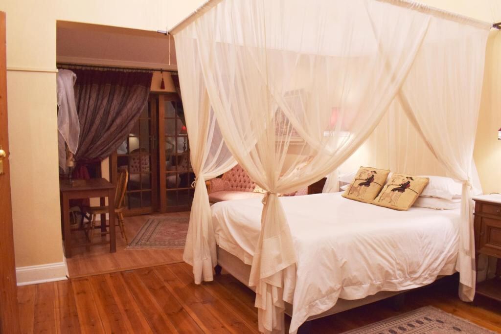 Guest room at Lockerbie Lodge